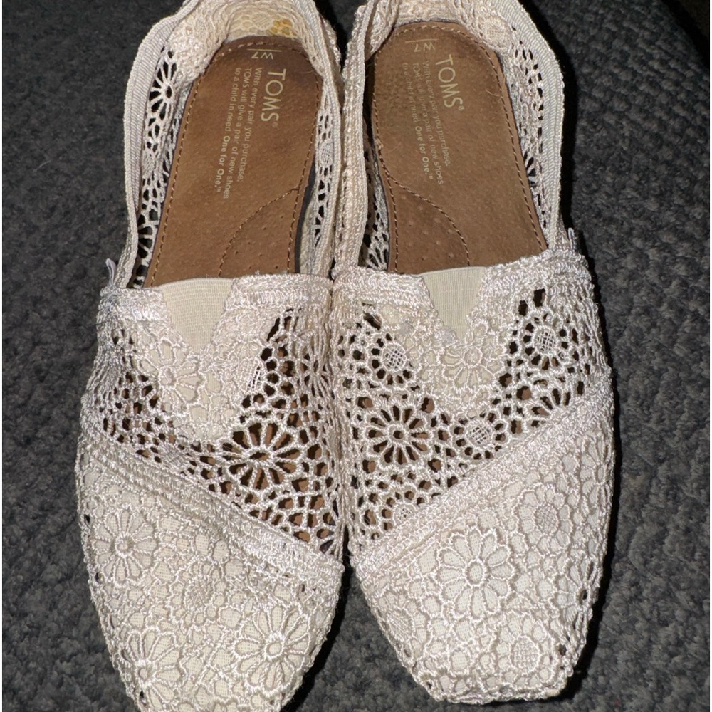 Tom’s shoes white lace
